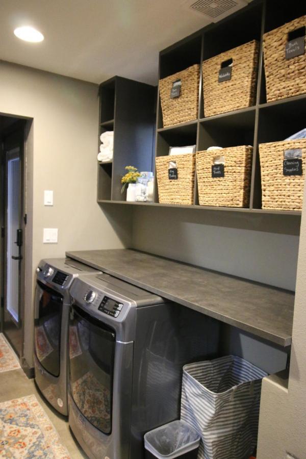 Luxe Lake Cabin Hot Tub Grill Firepit Ev Charger Onalaska エクステリア 写真