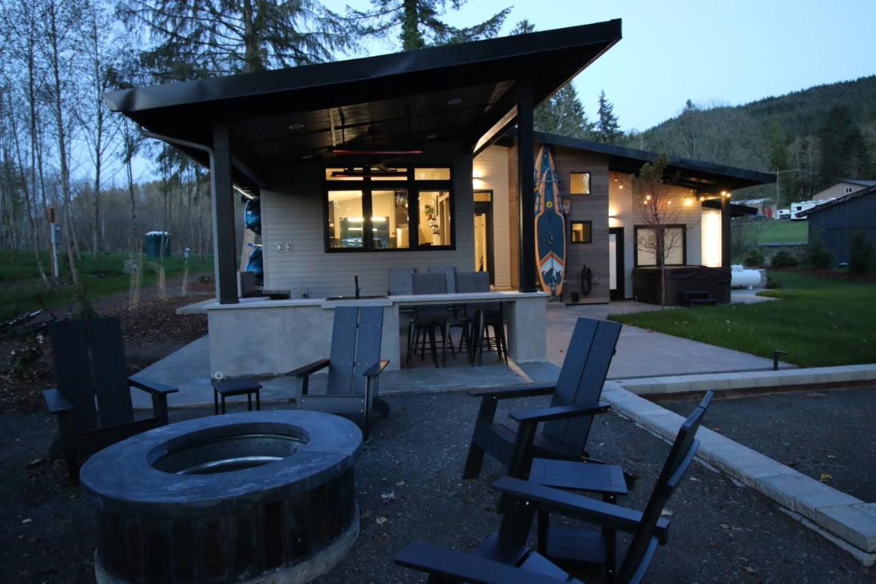 Luxe Lake Cabin Hot Tub Grill Firepit Ev Charger Onalaska エクステリア 写真