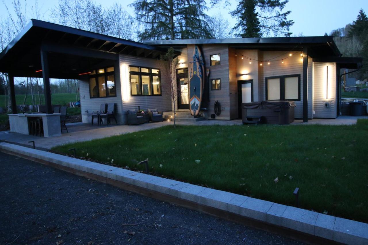 Luxe Lake Cabin Hot Tub Grill Firepit Ev Charger Onalaska エクステリア 写真