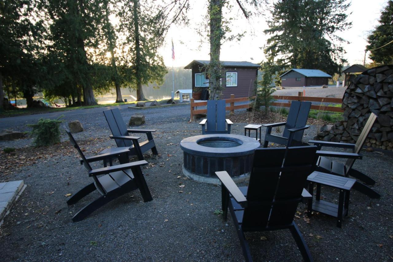 Luxe Lake Cabin Hot Tub Grill Firepit Ev Charger Onalaska エクステリア 写真